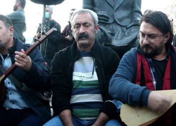 Tenbûr dinletisine ‘polis vokali’