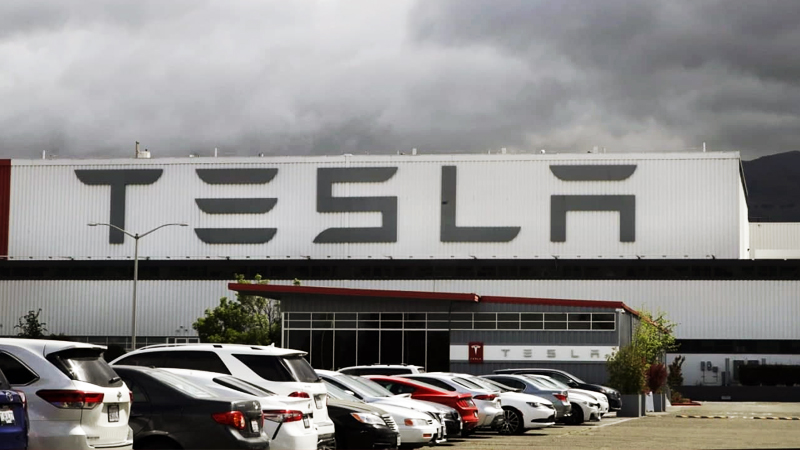 Tesla'ya ırkçılık davasında rekor ceza: Eski çalışanına 137 milyon dolar tazminat ödeyecek