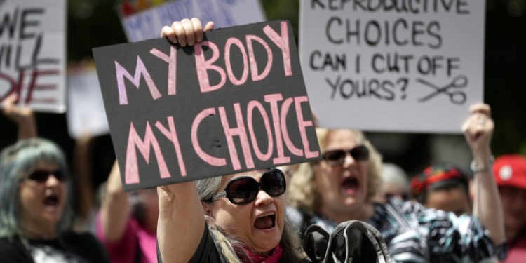 Texas'ın kürtaj yasağı, bloke edildikten bir gün sonra geçici olarak tekrar yürürlüğe sokuldu