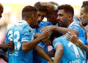 Trabzonspor maç fazlasıyla liderlik koltuğuna oturdu