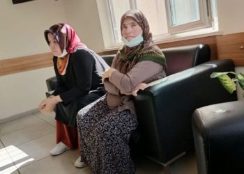 Tutuklu kanser hastası Ayşe Özdoğan için açıklama yapmak isteyen annesi gözaltına alındı