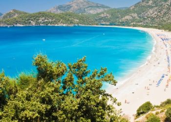 Türkiye, çift aşılı Birleşik Krallık yolcuları için PCR testi şartını kaldırdı