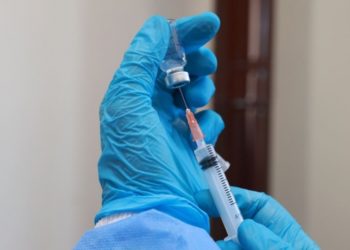 T&uuml;rkiye&rsquo;de aşılama durdu, sokağa &ccedil;ıkma yasakları g&uuml;ndemde