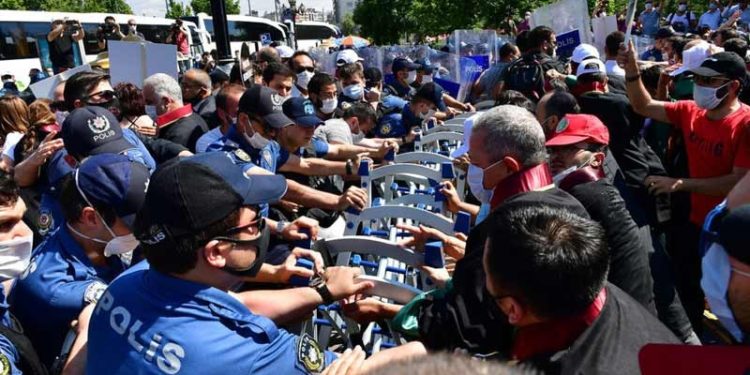 Türkiye’de savunmaya ağır ceza: 450 avukata 2 bin 786 yıl hapis