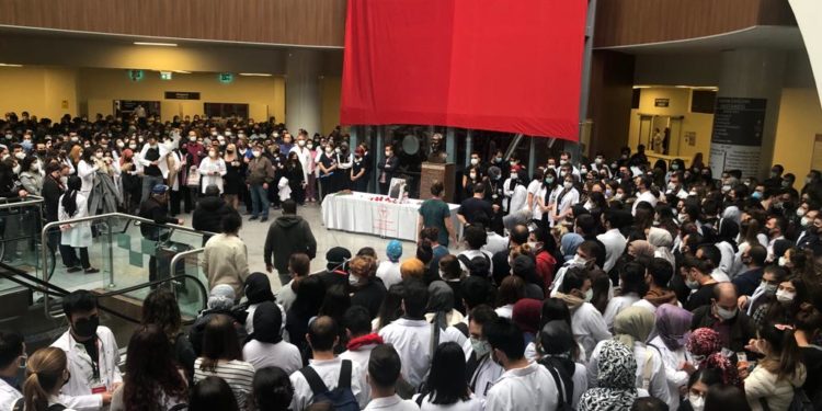 Türkiye’yi terk etmek isteyen doktorların sayısı son 10 yılda yüzde 2 bin 586 arttı