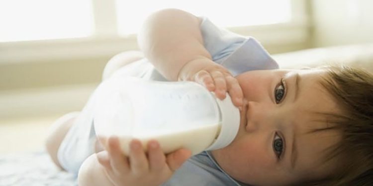 Uzm. Dr. Akif Çelik'ten uyarı: Bebeğinizi görünmez nanoplastikten koruyun