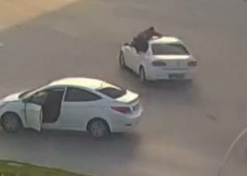 Vali tarafından ödüllendirilen polis, 25 kilo eroinle yakalandı