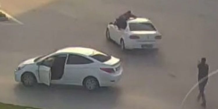 Vali tarafından ödüllendirilen polis, 25 kilo eroinle yakalandı