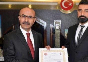 Valinin ödüllendirdiği polis 25 kilo eroinle yakalandı