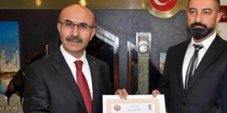 Valinin ödüllendirdiği polis 25 kilo eroinle yakalandı