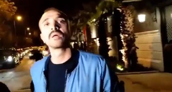 Yandaş şarkıcı Demet Akalın’ın eşi tehdit edildi: ‘Cumhurbaşkanı’nın berberiymiş ben bu sokağın sahibiyim diyor’