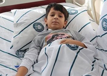 Yediği tekme hayatını kurtardı