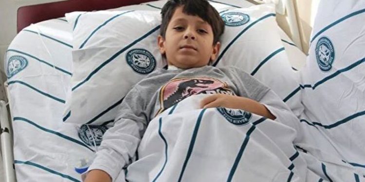 Yediği tekme hayatını kurtardı