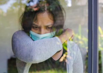 Yeni Covid-19 araştırması: Belirti göstermeyen 4 kişiden biri zatürre