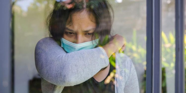 Yeni Covid-19 araştırması: Belirti göstermeyen 4 kişiden biri zatürre