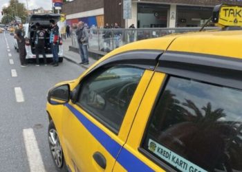 Yolcu seçen taksici: Taksim Meydan’da 50 Euro’ya yolcu taşıyorlar