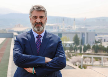 Yolsuzluk iddialarıyla gündeme gelen rektör, profil fotoğrafına Erdoğan’ı koydu