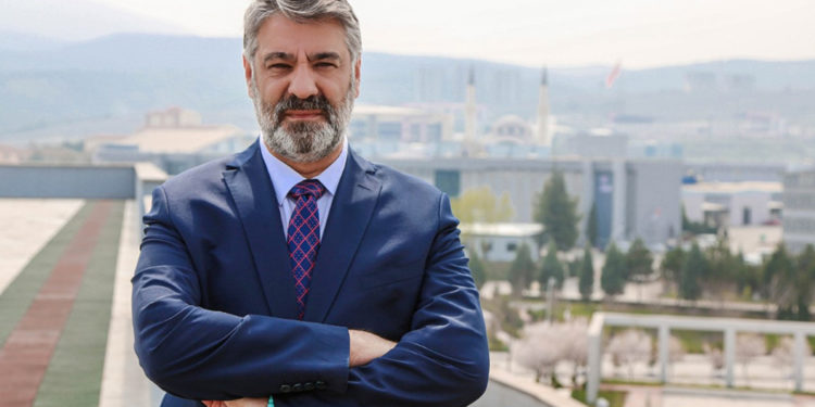 Yolsuzluk iddialarıyla gündeme gelen rektör, profil fotoğrafına Erdoğan’ı koydu