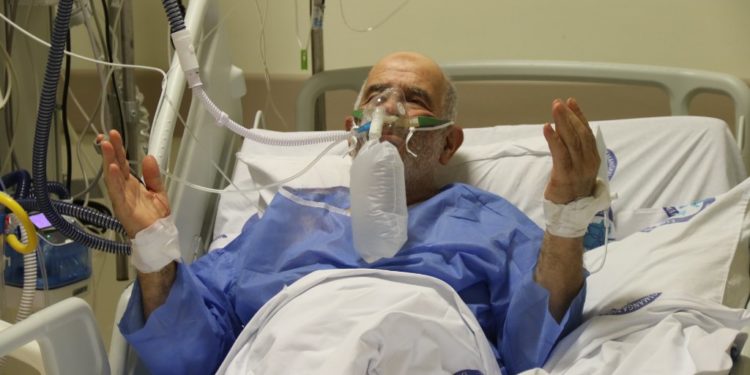 Yoğun bakımda tedavi gören Koronavirüs hastası: Aşılarımı olmadığım için çok pişmanım