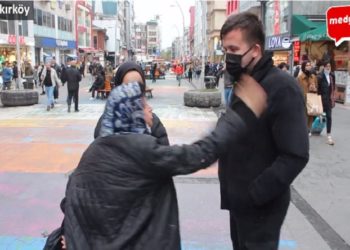 Zamlara isyan eden yaşlı kadından ‘2 yıldır işsizim ama her şey yolunda’ diyen AKP’liye: ‘Yürü lan çakal yürü’