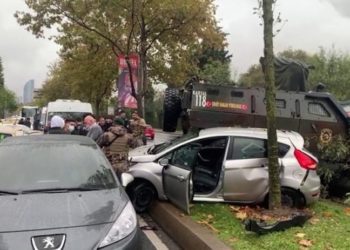 Zırhlı araç 6 taşıta çarptı: Üç yaralı