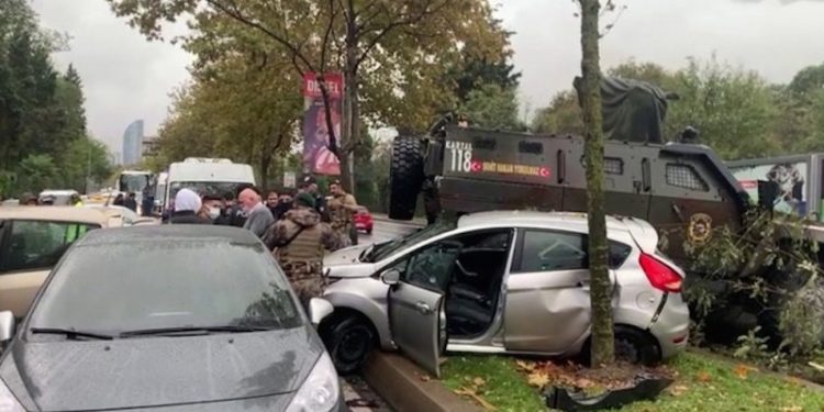 Zırhlı araç 6 taşıta çarptı: Üç yaralı