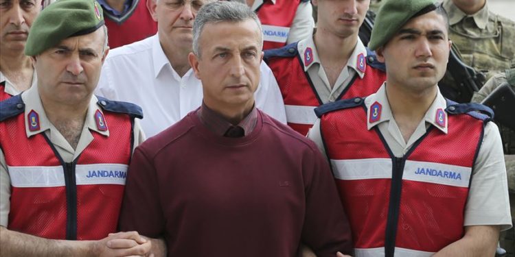 Tuğgeneral Caha: Askeri görünümlü sivil bir darbe yapıldı!