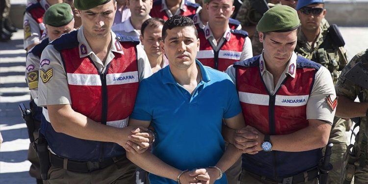 Yarbay Nihat Altıntop açıkça söylemiş: MİT’le temastayım sabaha çok adam ölecek!