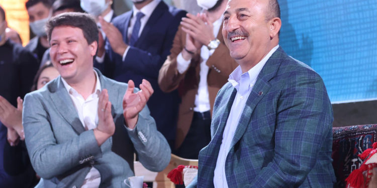 Çavuşoğlu: ‘Büyükelçileri çağırın’ dedim, bavullarını toplayanlar olmuş