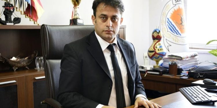 Çay poşetinde rüşvet alan AKP’li daire başkanı 4 yıl 2 ay hapis cezası aldı