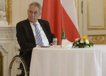 Çekya'da doktorlardan rapor: Cumhurbaşkanı Zeman görev yapamaz