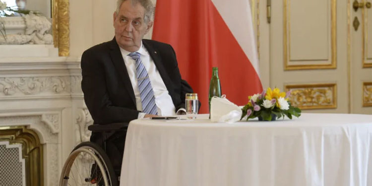 Çekya'da doktorlardan rapor: Cumhurbaşkanı Zeman görev yapamaz