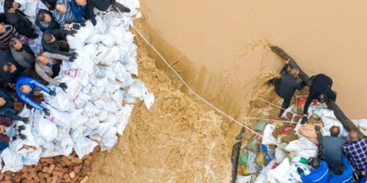 Çin'de sel felaketi: Yaklaşık 2 milyon kişi yerlerinden oldu