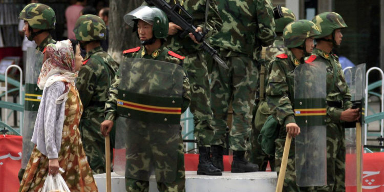 Çinli eski polis, Doğu Türkistan’daki işkenceleri anlattı: Elektrikli jop, tecavüz, askı!