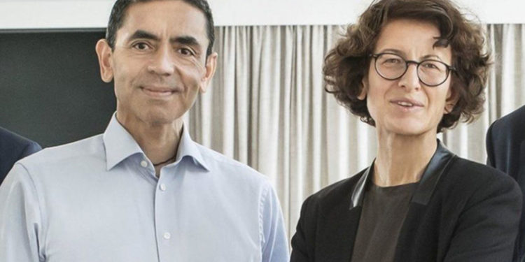 Özlem Türeci ve Uğur Şahin: Üçüncü doz Covid aşısı enfekte olmayı tamamen engelleyecektir