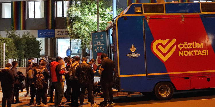 Öğrenciler için getirilen İBB’nin mobil internet aracına engel