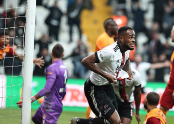 Ümit Davala'dan Muslera'ya eleştiri: Çıkarsan o topu alacaksın