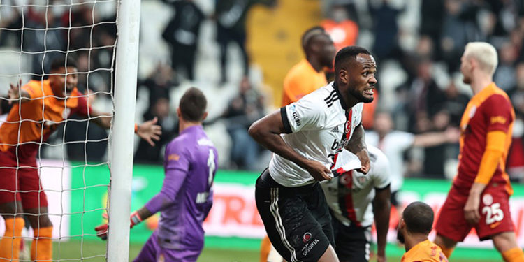 Ümit Davala'dan Muslera'ya eleştiri: Çıkarsan o topu alacaksın