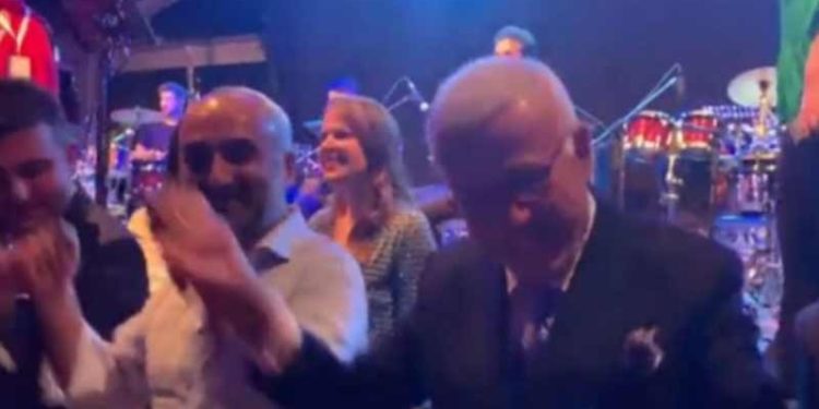 Ümit Kıvanç: 'Ne işi var bunun orada!' diye bağırmak geliyor içimden; halay!