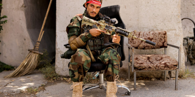 Üst düzey yetkililer: ABD, Kabil'in düşmesinden sonra ilk kez Taliban'la yüz yüze görüşecek