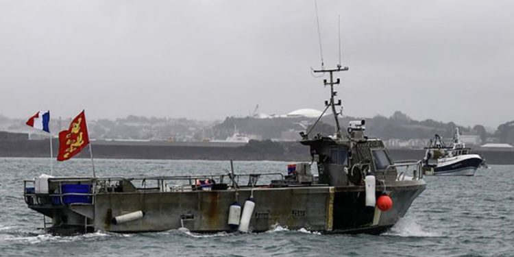 İngiltere, Fransa'nın Londra Büyükelçisi'ni Dışişleri Bakanlığı'na çağırdı