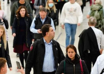 İngiltere'de sağlık çalışanlarından hükümete "Kış aylarında krizden kaçınmak için acil ek önlem alın" çağrısı