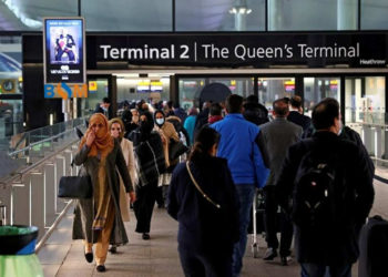 İngiltere’ye “koronavirüs kısıtlamalarını acilen geri getir” çağrısı