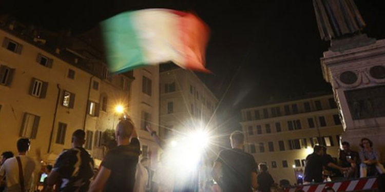 İtalya'da gece kulüpleri bir buçuk yıl sonra yeniden açılıyor