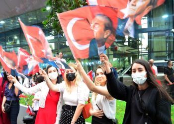 İzmir Marşı siyasi olduğu gerekçesiyle Cumhuriyet Bayramı programından çıkartıldı