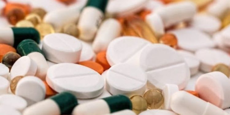 Şimdi de ilaçlarda tedarik sorunu gündemde