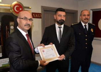 ‘Ödüllü polis’ 25 kilo eroinle yakalandı