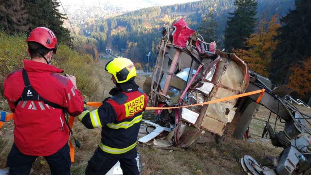 Çekya’da teleferik kabini 30 metreden yere çakıldı: 1 ölü