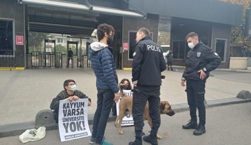 İstanbul'da YÖK'ü protesto eden öğrencilere gözaltı