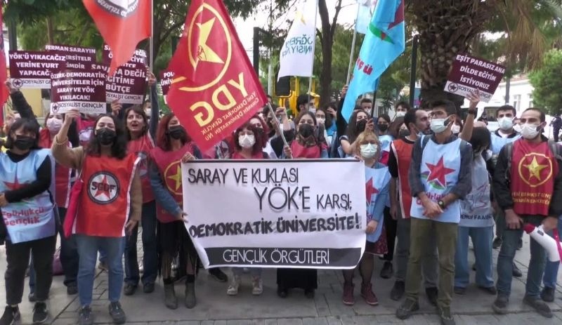 İzmir'de öğrenci protestosu: Saray kuklası YÖK'ü tanımıyoruz